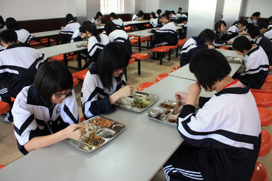 瓦市學(xué)校配備食品快檢儀器，提升食品安全監(jiān)管效率